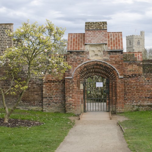2016-04-13-Hammersmith-and-Fulham_Fulham-Palace_Walled-Garden-Entrance