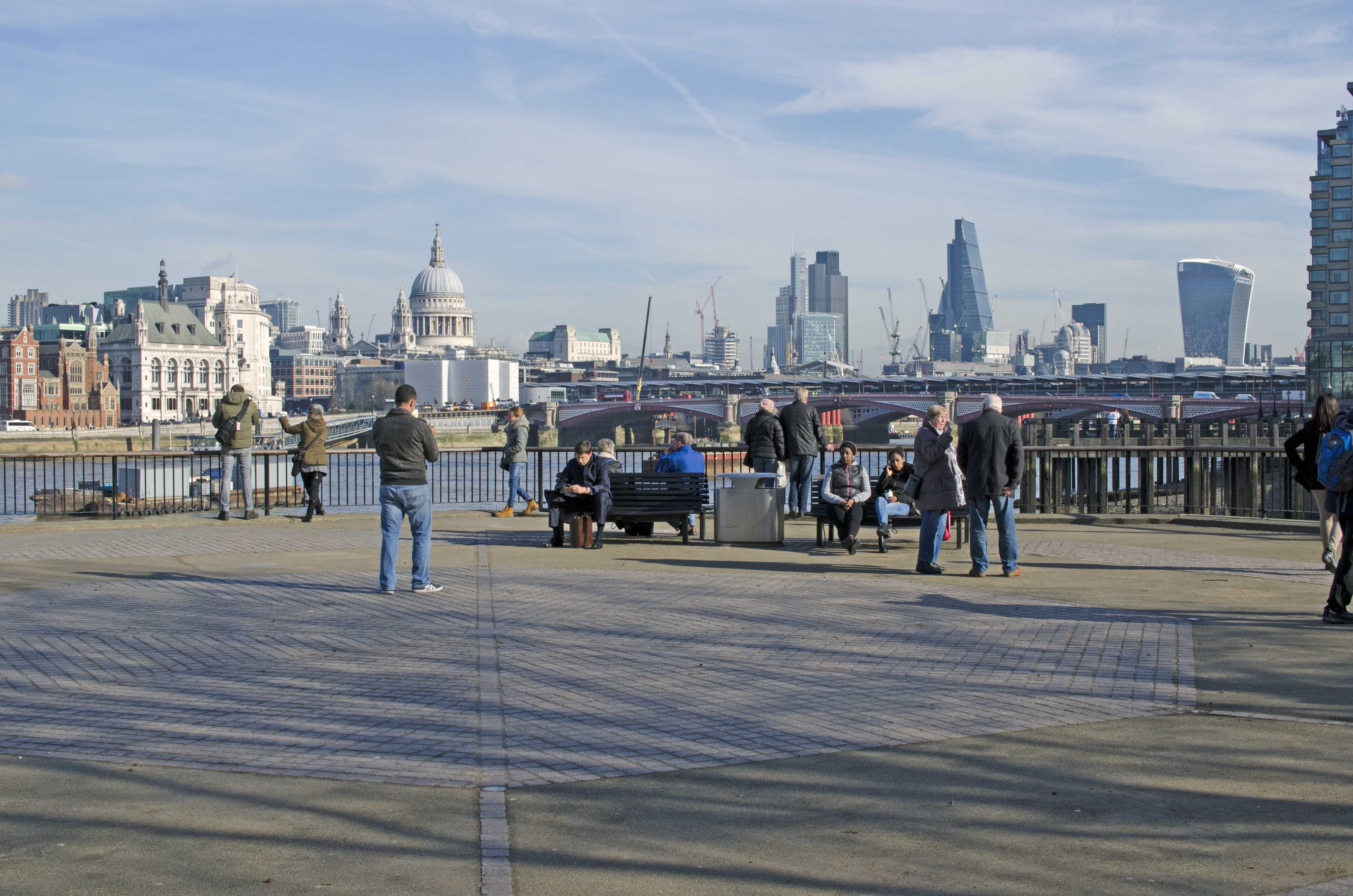 20160211_Thames-Walk_Southwark_Embankment-Lunchtime