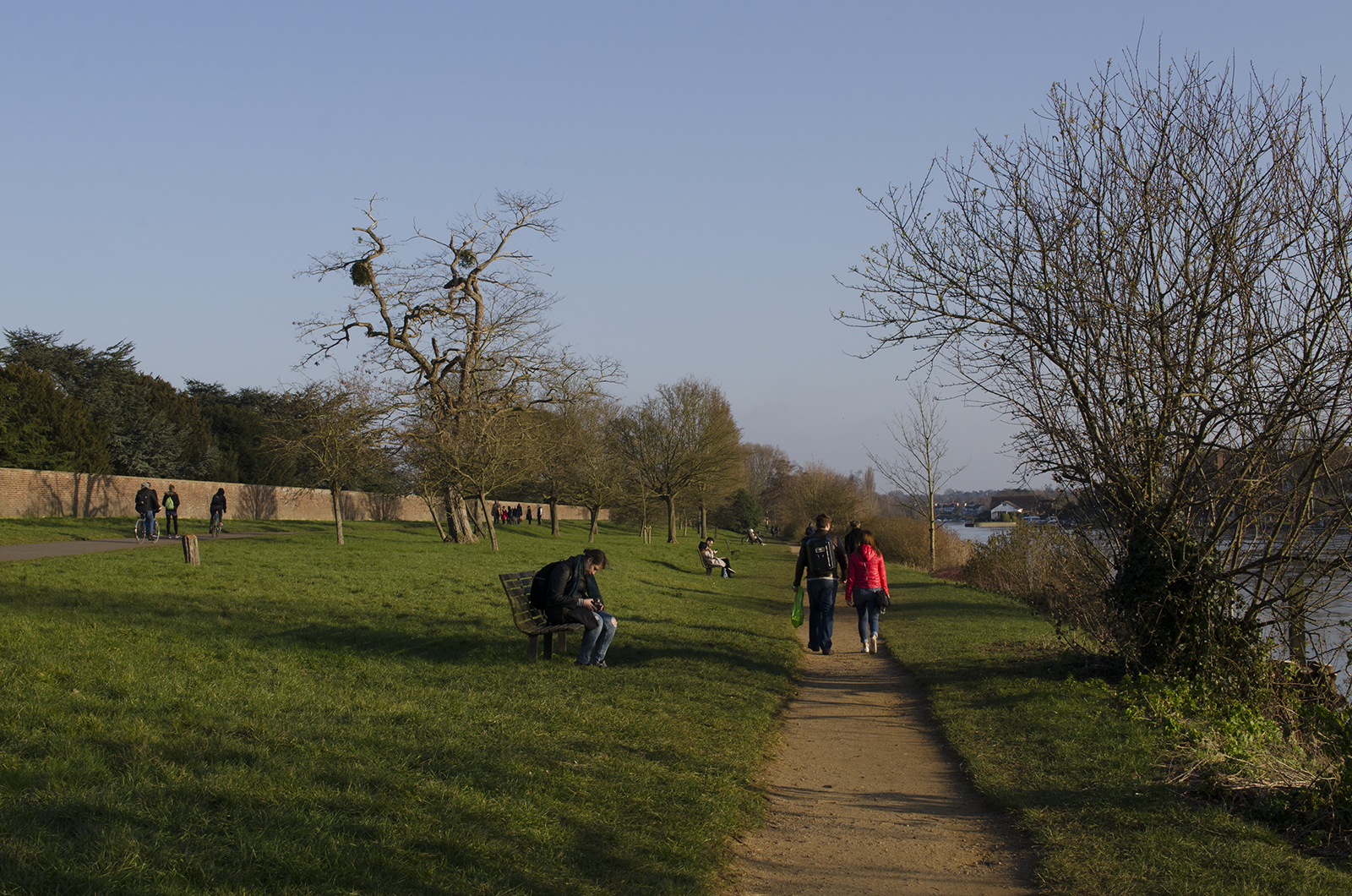 20160313-Thames-Path-Hampton-Court-to-Kingston_People