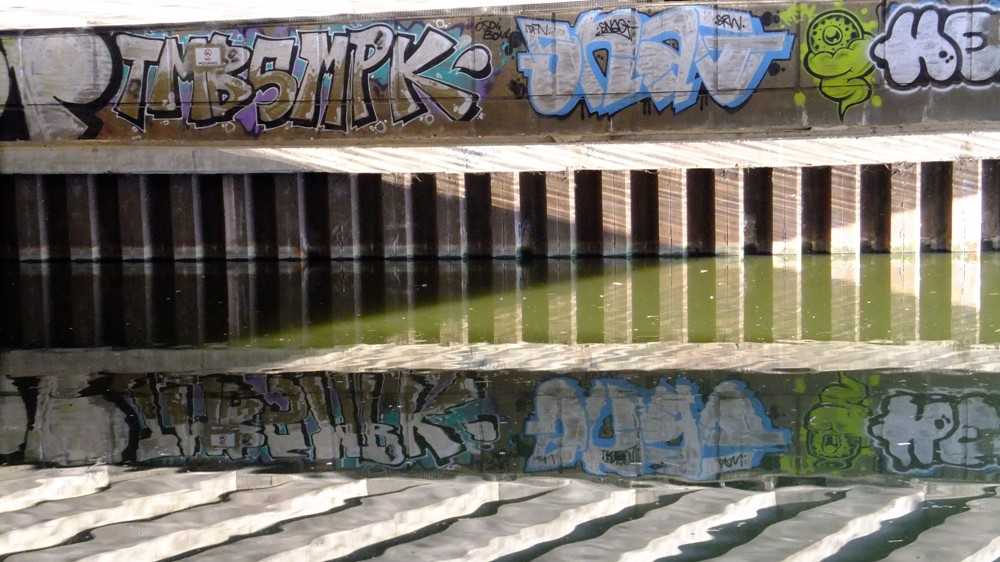 20160317_Tower-Hamlets_Hertford-Union-Canal_Reflections-of-the-Underworld