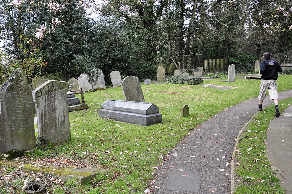 20160401_Barnet_-St-James-the-Great-of-Friern-Barnet-Lane_Graveyard-loved-by-joggers_-_DSC6820