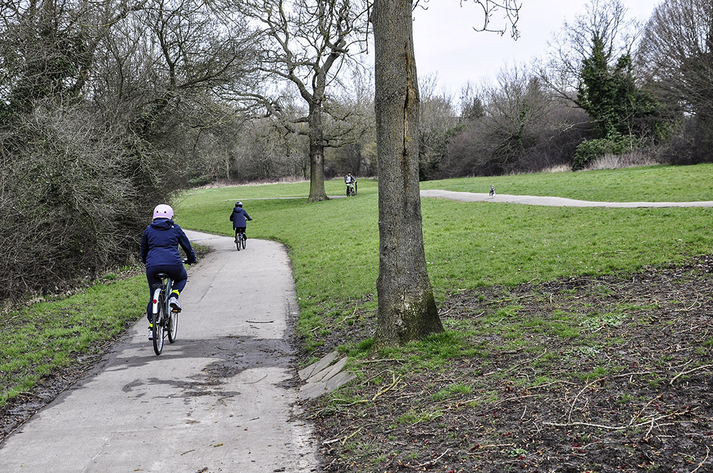 20160401_Barnet_Dollis-Valley-Greenwalk_Cyclists