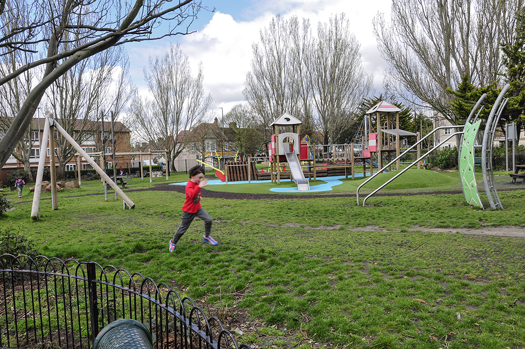 20160408_Waltham-Forest_-Stoneydown-Park-and-Gardens_-Playground