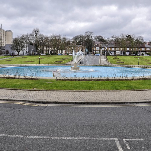 20160408_Waltham-Forest_-Walthamstow-Town-Hall-Park_View-from-Walthamstow-Town-Hall_-View-of-the-park-from-Town-Hall