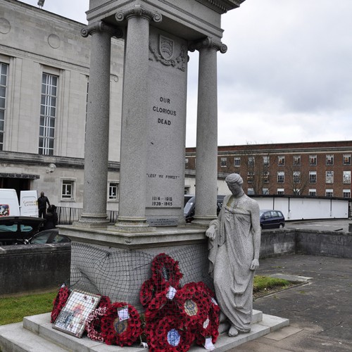 20160408_Waltham-Forest_Walthamstow-Town-Hall-Park-Walthamstow-Assembly-Hall_-Memorial-to-the-fallen-1914-1945