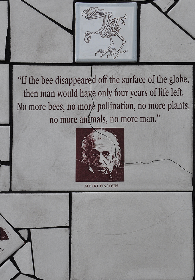 20160410_Tower-Hamlets_Ackroyd-Drive_If-the-bee-disapperaremural-by-C-Reichardt-detail