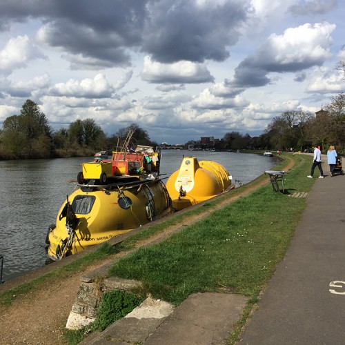 20160412_Kingston-upon_Thames_We-all-live-in-a-yellow-submarine