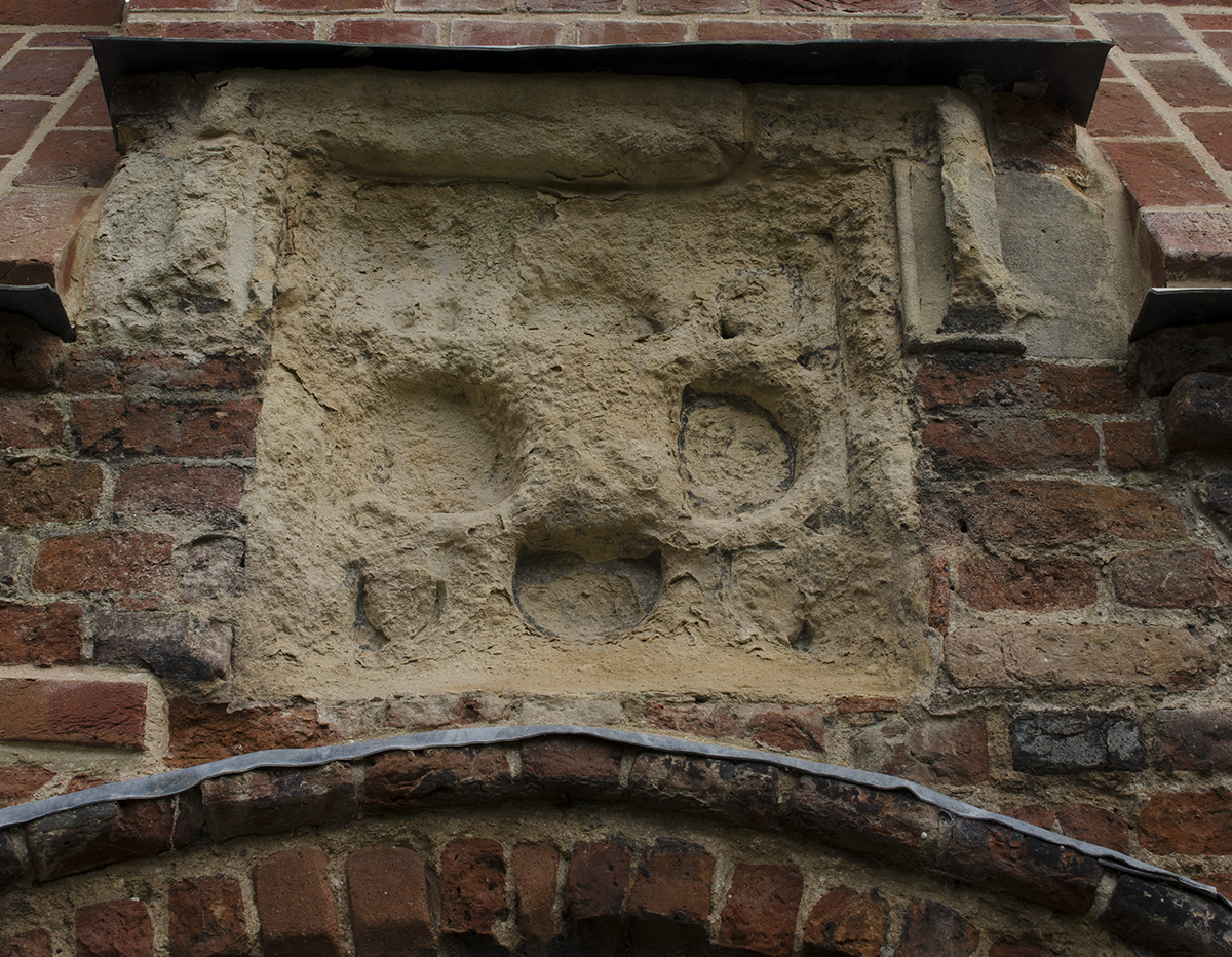 20160413-Hammersmith-and-Fulham_Fulham-Palace_Above-the-Walled-Garden-Gate