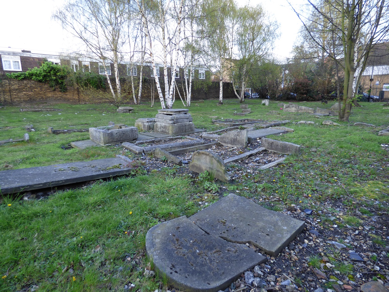 20160423_Tower-Hamlets_Bancroft-Road-Jewish-Cemetery_Neglected