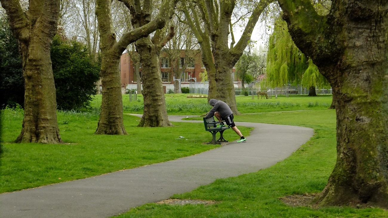 20160425_Haringey_Chesnuts-Park_Stretching