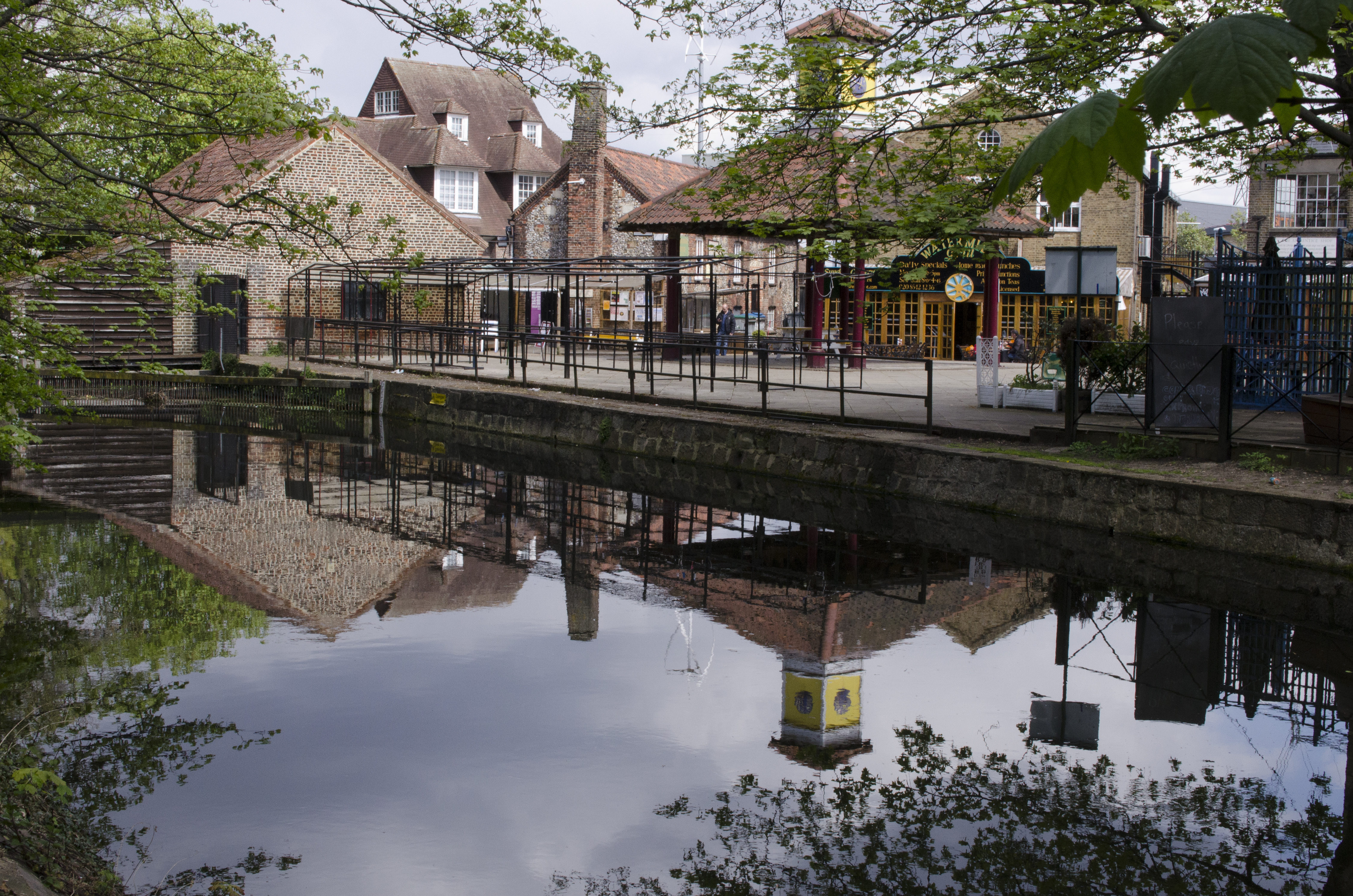 2016-04-27-Merton-Abbey-Mills-across-the-Wandle-from-the-Wandle-Path