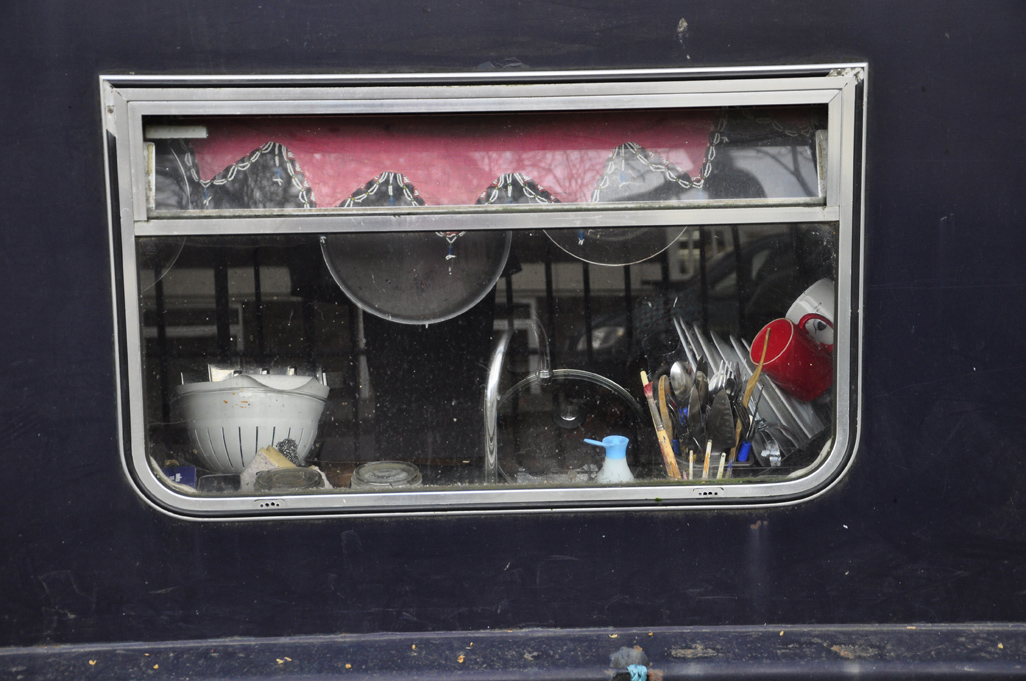 20160120_Westminster_Little-Venice_Canal-boat-kitchen