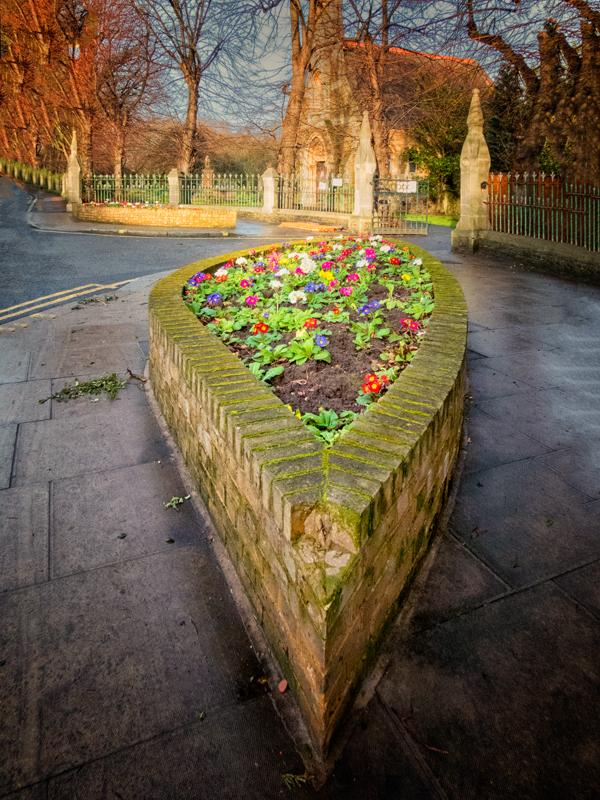 20160123_Hammersmith-Fulham_Fulham-Palace-Road-Cemetery_Flower-Box