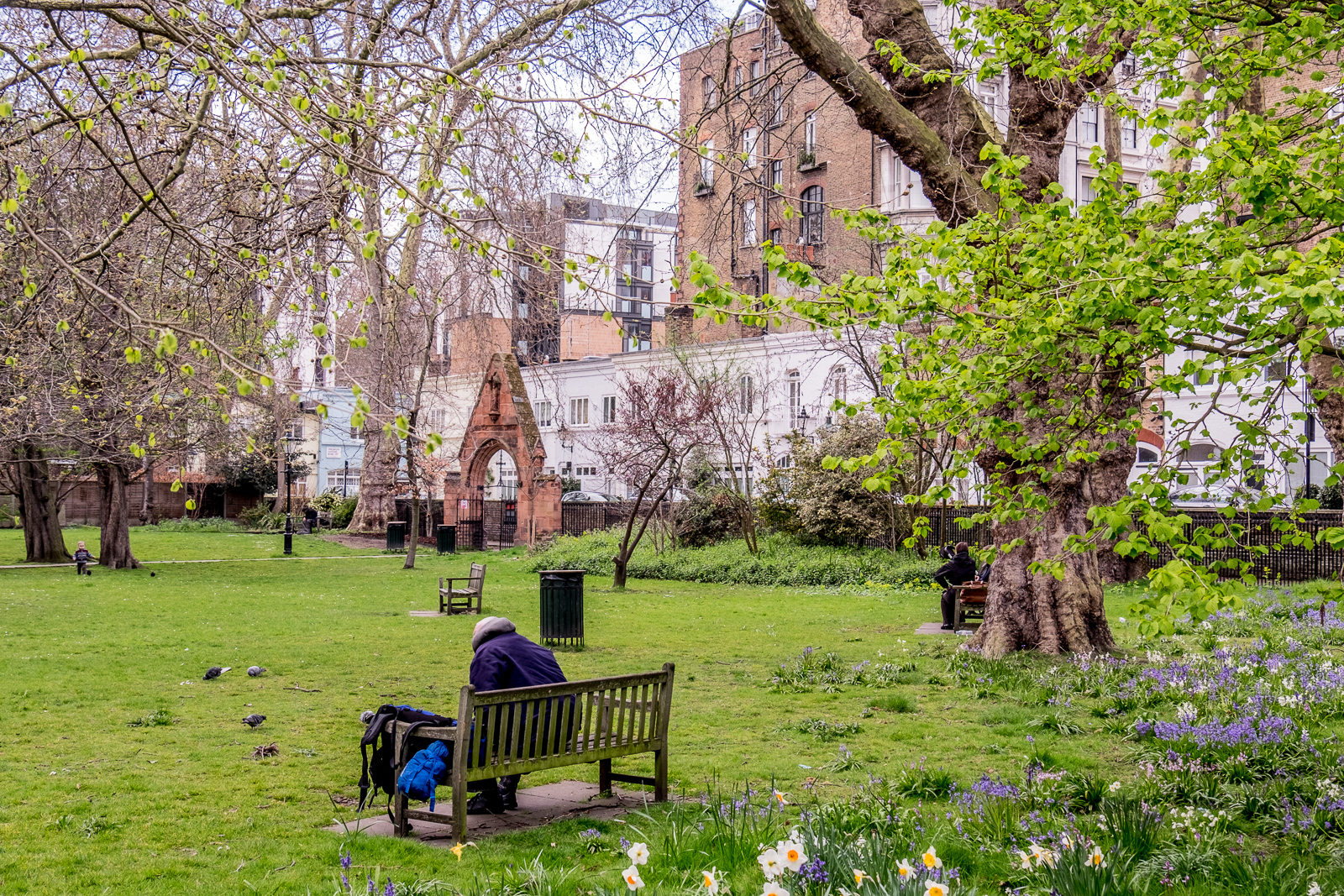 20160408_Kensington-Chelsea_Cottage-Place_Holy-Trinity-Brompton-church-garden