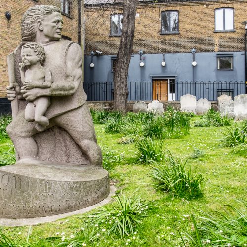 20160502_Southwark_St-Mary-the-Virgin_Statue