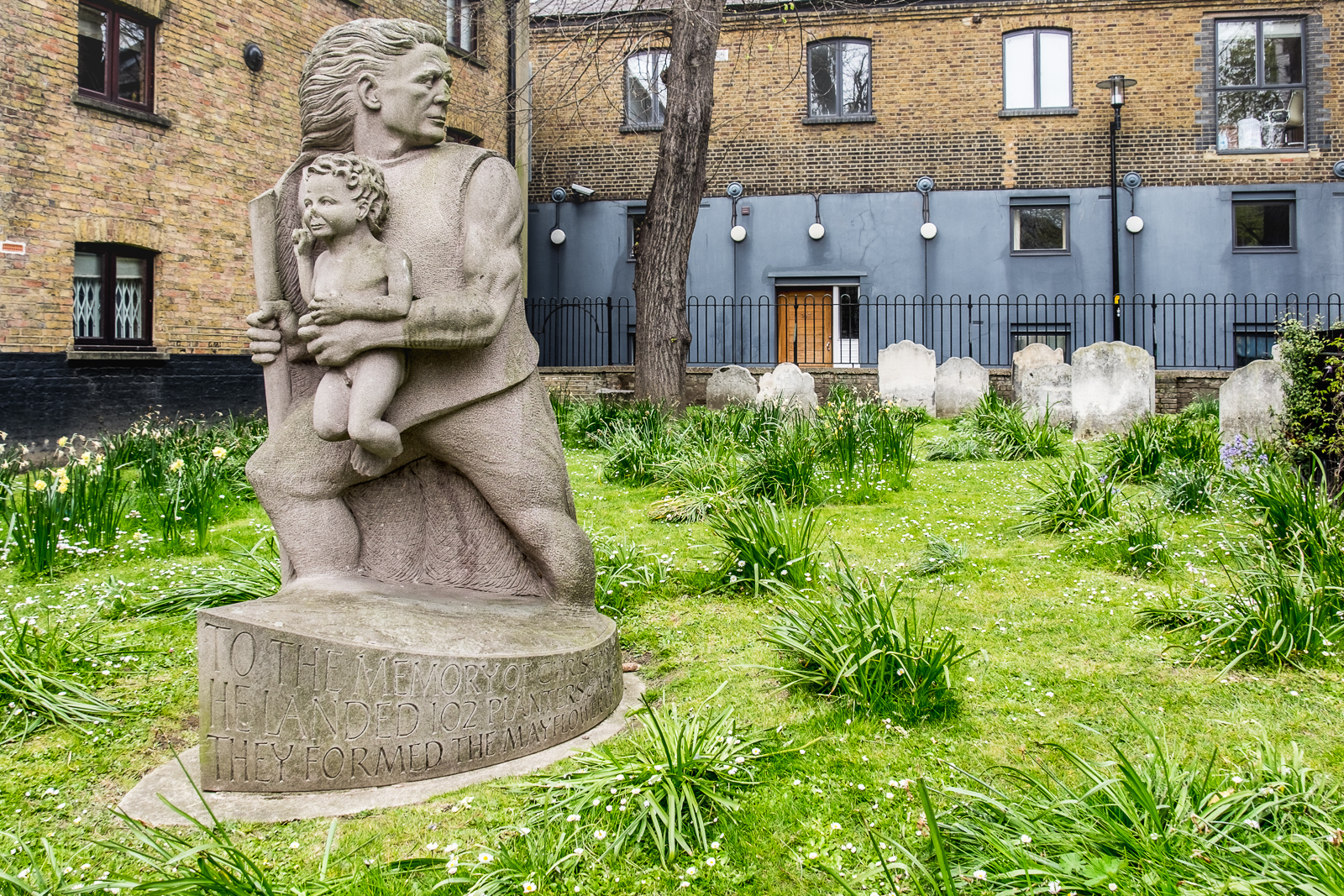 20160502_Southwark_St-Mary-the-Virgin_Statue