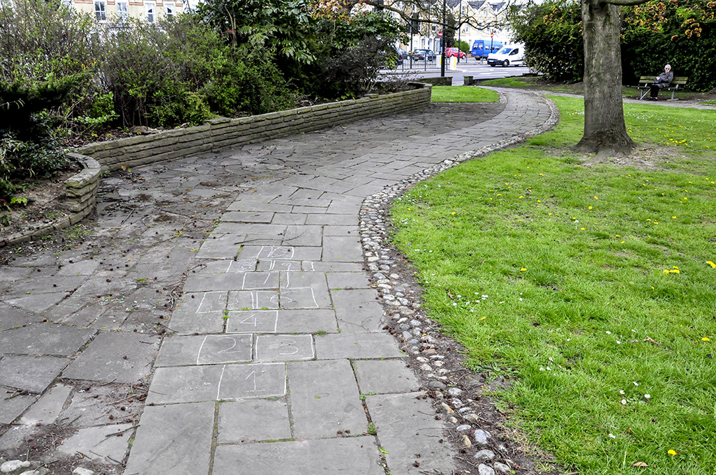 20160503_Haringey_North-Hill_Little-park-with-hopscotch