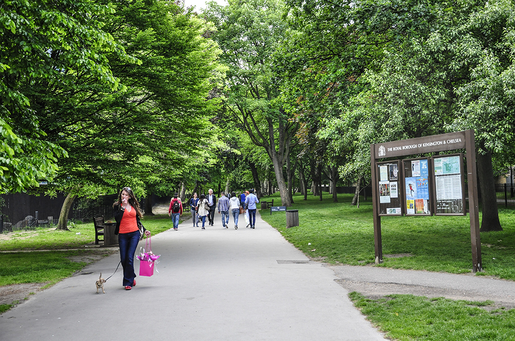 20160526_Kensington_Holland-Park_Evening-stroll-with-a-pooch