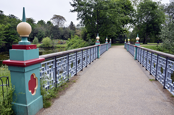 160604 Tower Hamlets_Victoria Park_Bridge to Pagoda_View towards Flower Beds BLOG PIC