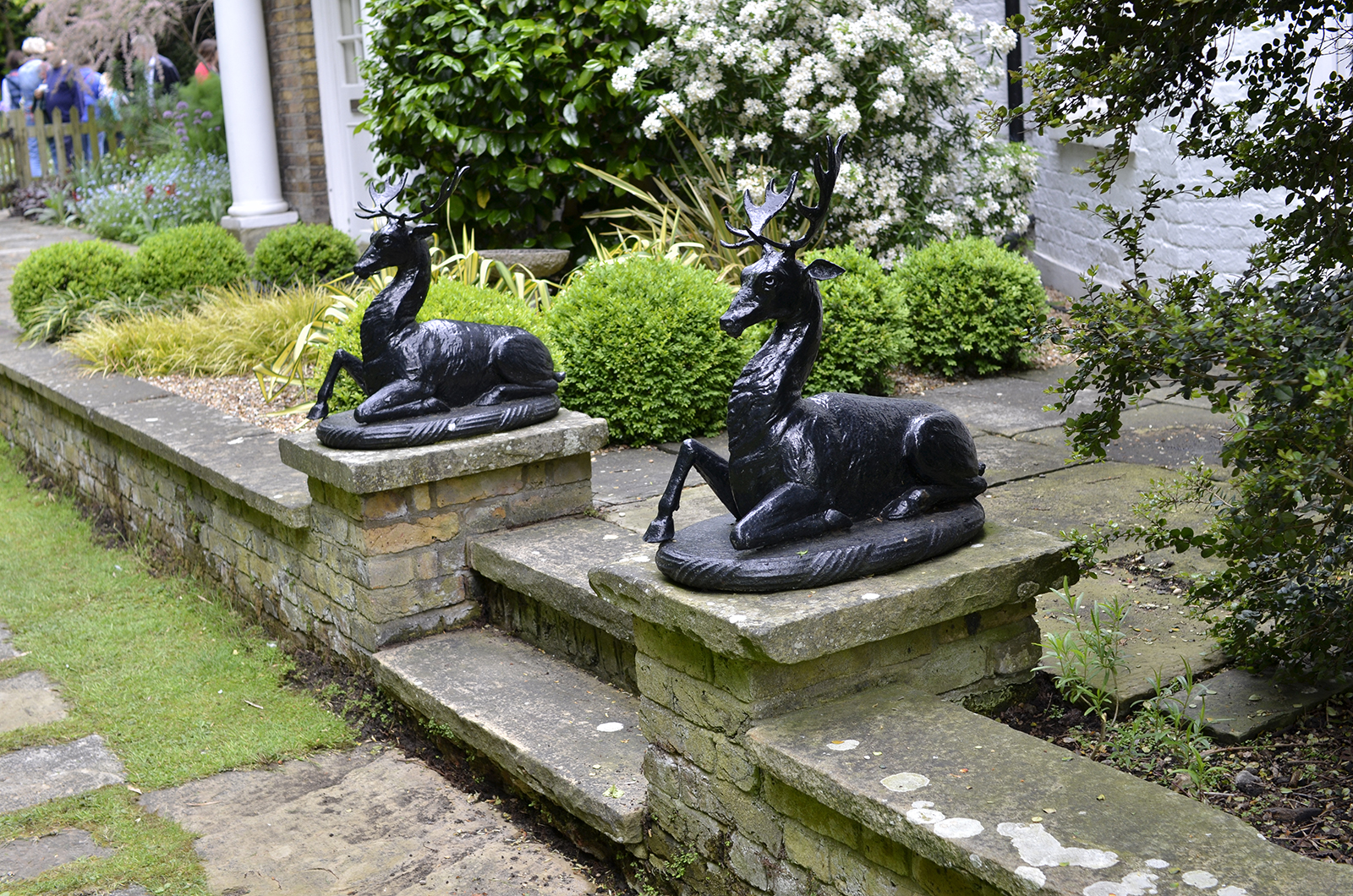 2016-05-22-Elm-Lodge_Richmond_Petersham-Open-Gardens_Ornaments