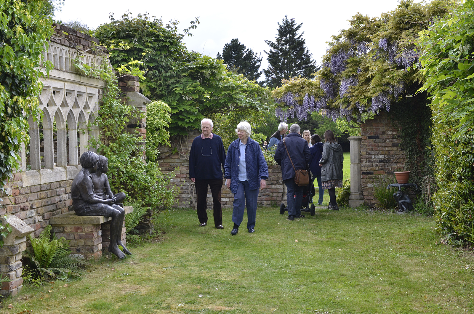 2016-05-22-Petersham-Open-Gardens_Montrose-House_Feature-Garden-with-Statues