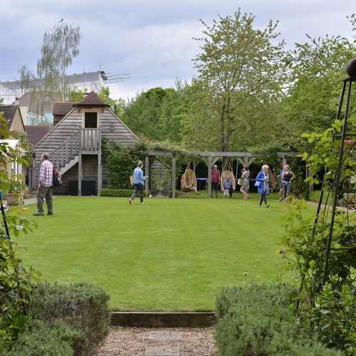 2016-05-33-Petersham-Open-Gardens_People-Enjoying-this-beautiful-place