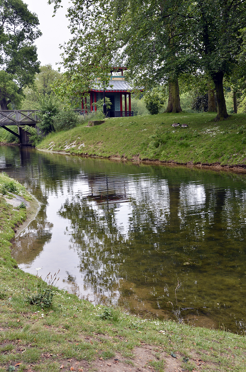 20160604-Tower-Hamlets_Victoria-Park_Pagoda_Summer