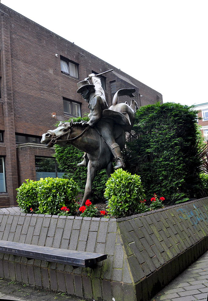 20160604_Croydon_-George-Street_Horserider