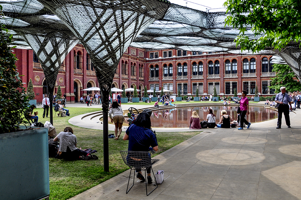 20160606_Kensington_VA-Museum-John-Madejski-Garden_Carbon-fibre-canopy-woven-by-a-robot