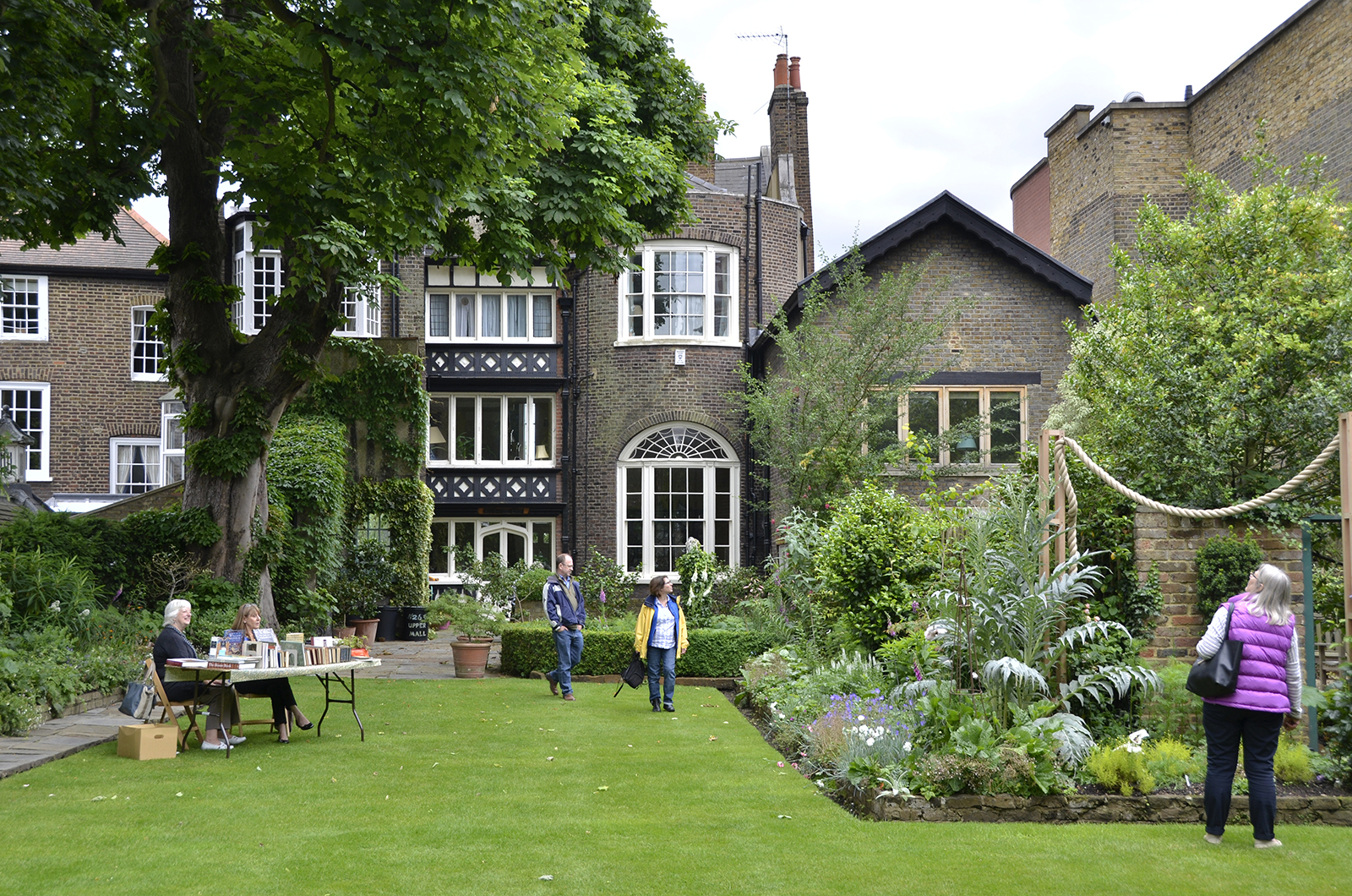 20160618-Fulham_Landscape_Summer_Wm-Morris-House-Garden_OGS