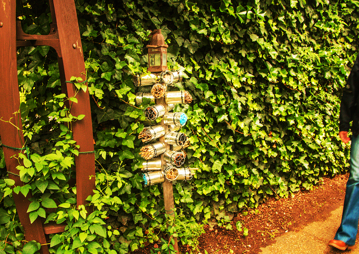 4114-N22-Community-Garden-at-Tate-Modern-SE1-9TG-Bug-Hotel