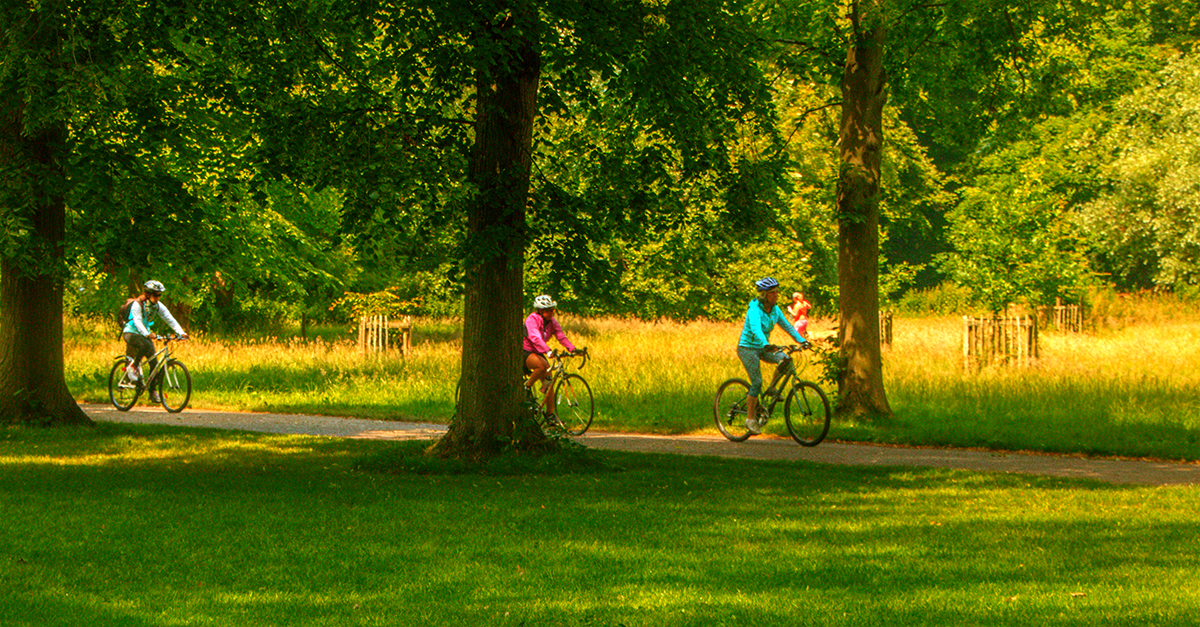 4512-Merton-Hall-Park-bicyclists