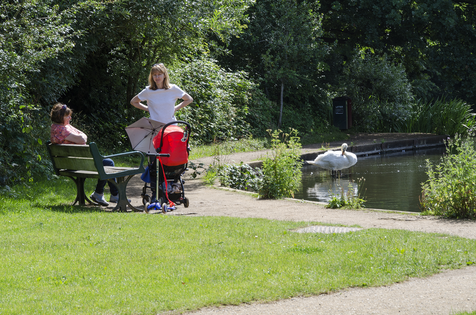 2016-07-13-Wandsworth_Tooting-Commons_Summer_People