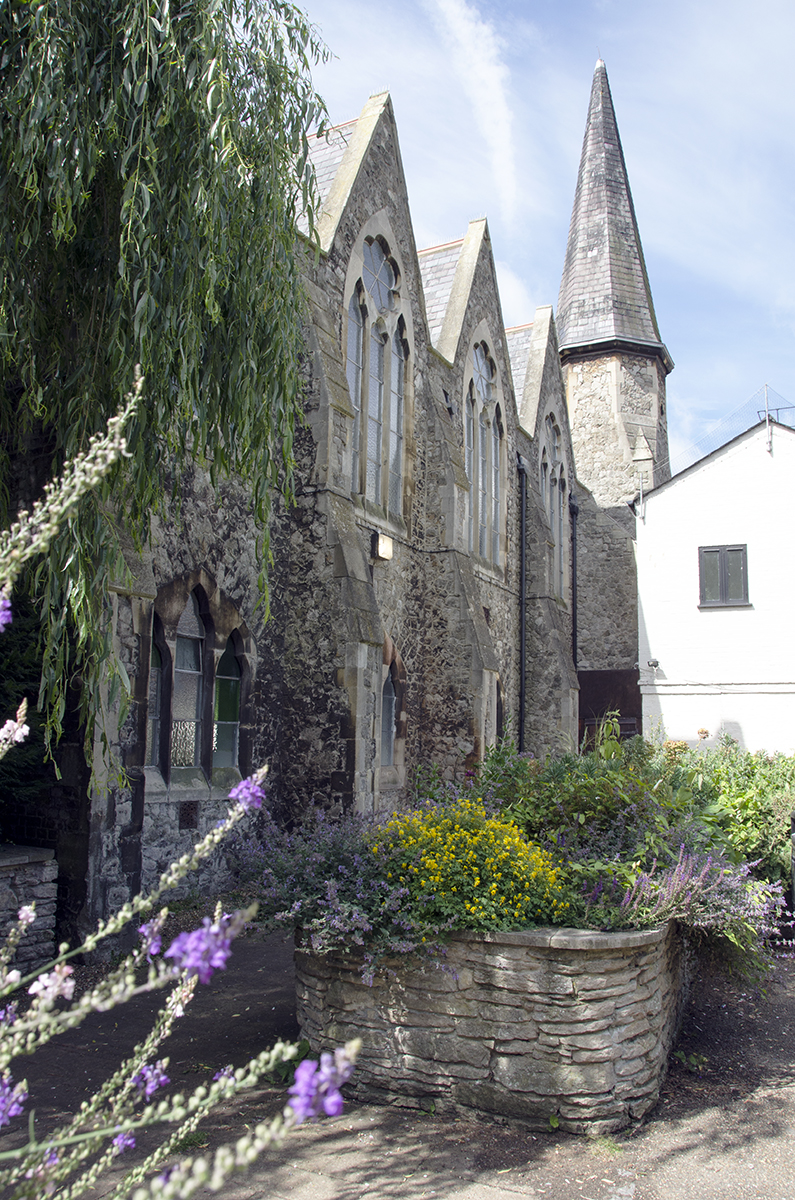 2016-07-16-LB-Kingston-Upon-Thames_Everyday-Church-Yard_Summer_Landscape