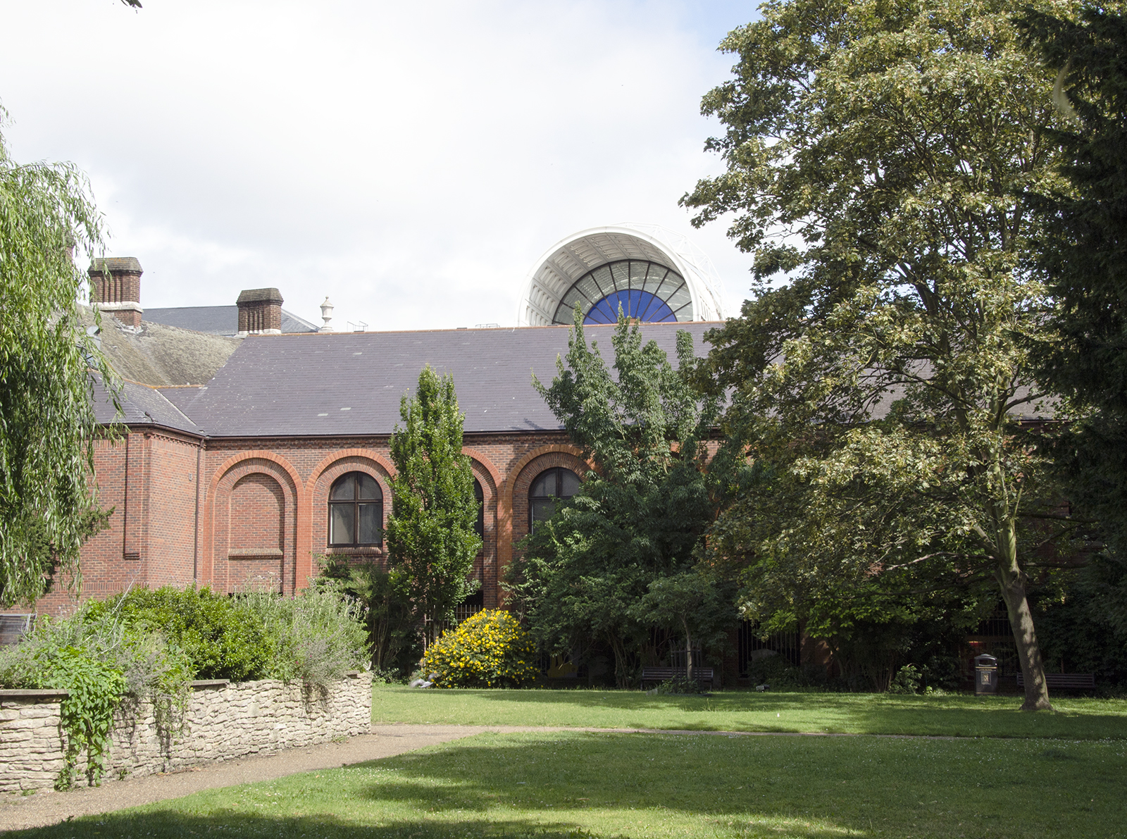 2016-07-16-LB-Kingston_Evryday-Church-Churchyard_Landscape_Summer