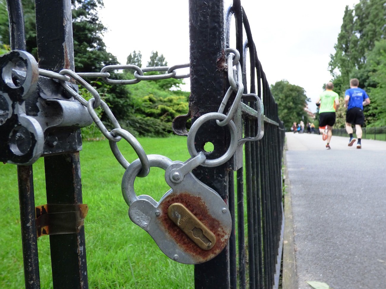 20160615_Camden_Regents-Park_Locked-up