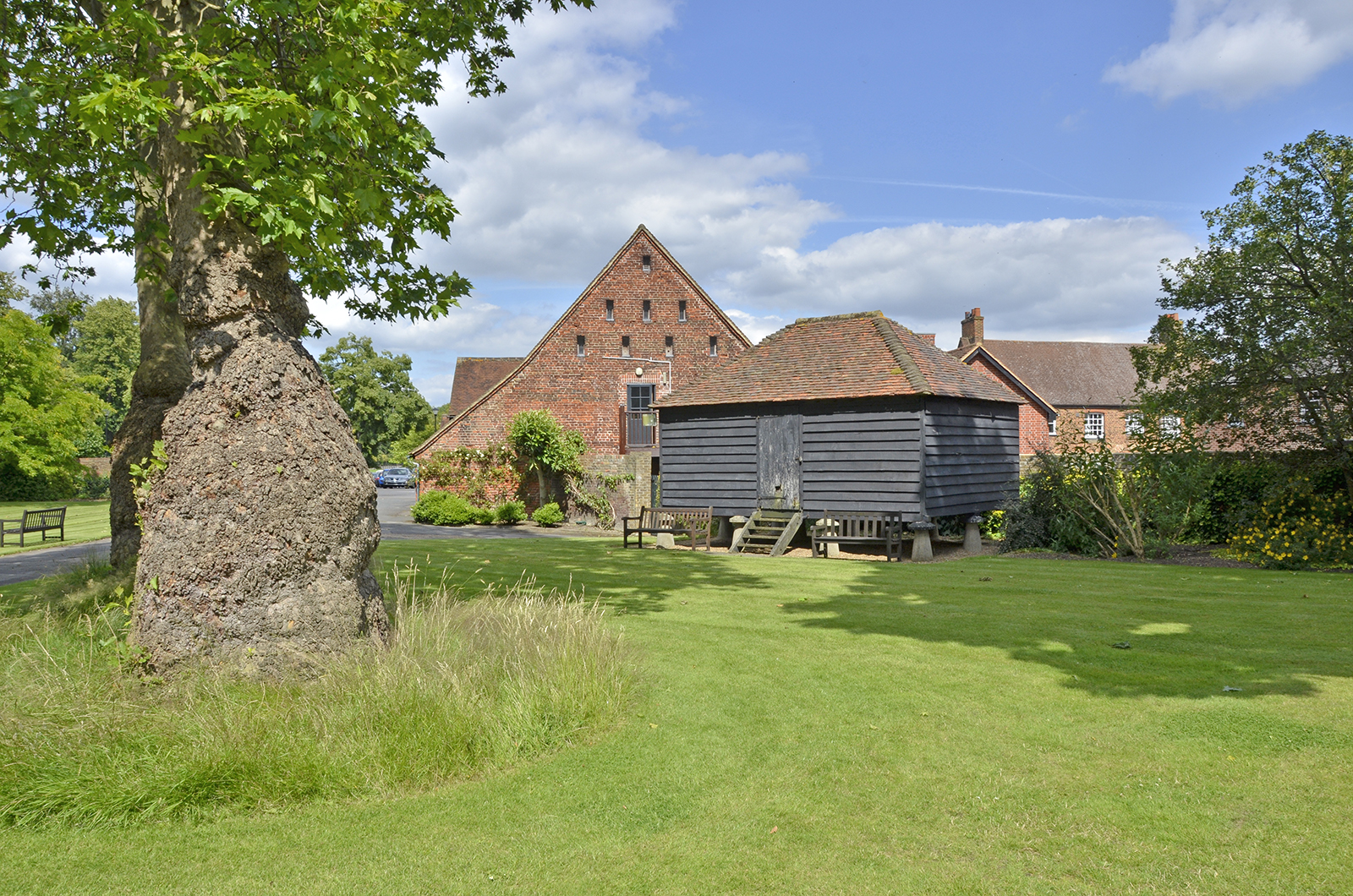 20160705-Bexley_Summer_Granary-and-Pidgeon-Loft_Landscape