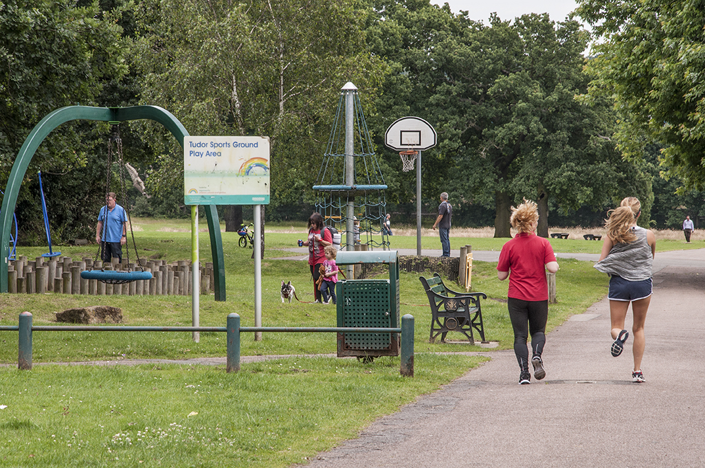 20160715_Barnet_Tudor-Park_Busy-play-area