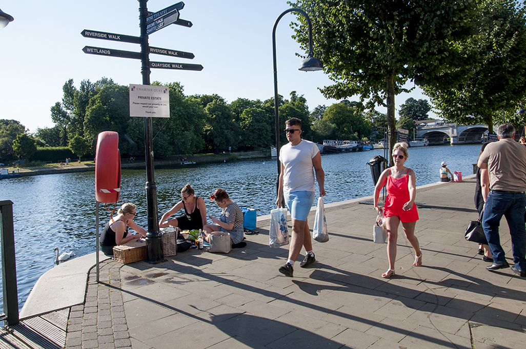 20160719_-Kingston-Upon-Thames_Kingston-Riverside_Picnicking