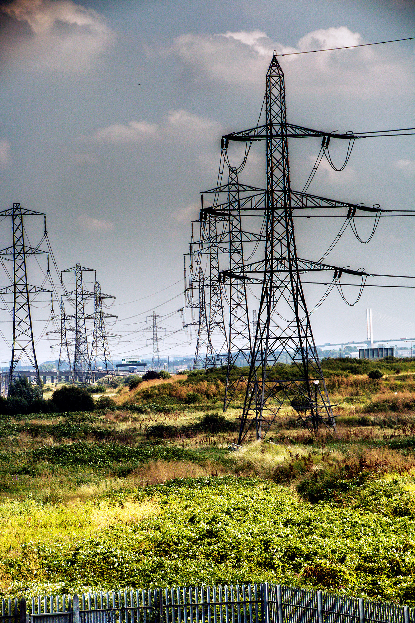 5099-Rainham-Marshes-straddled-by-Power-Lines