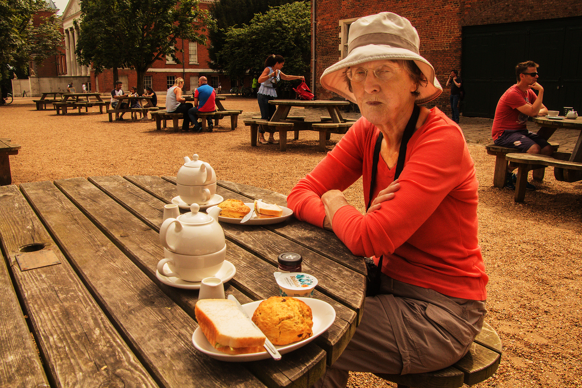 5260-afternoon-tea-at-Stables-Restaurant-Osterley