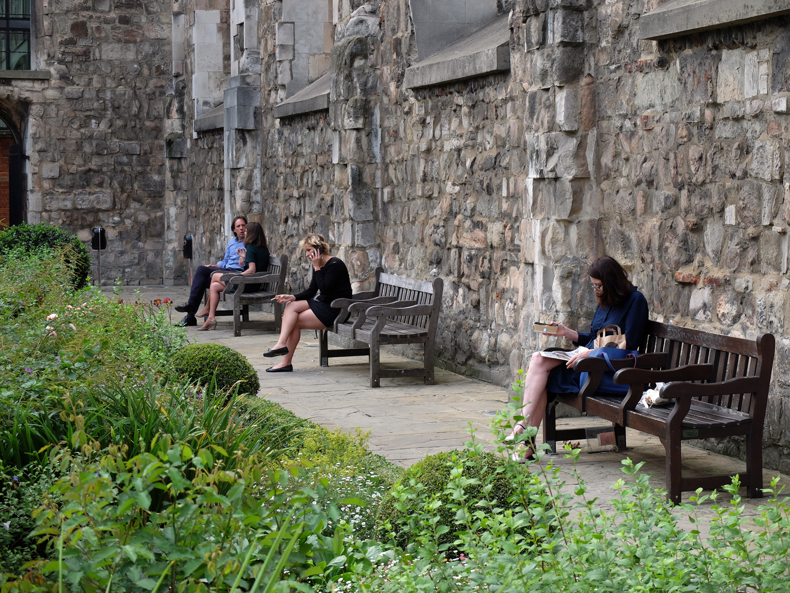 Christchurch-Greyfriars-Garden-people