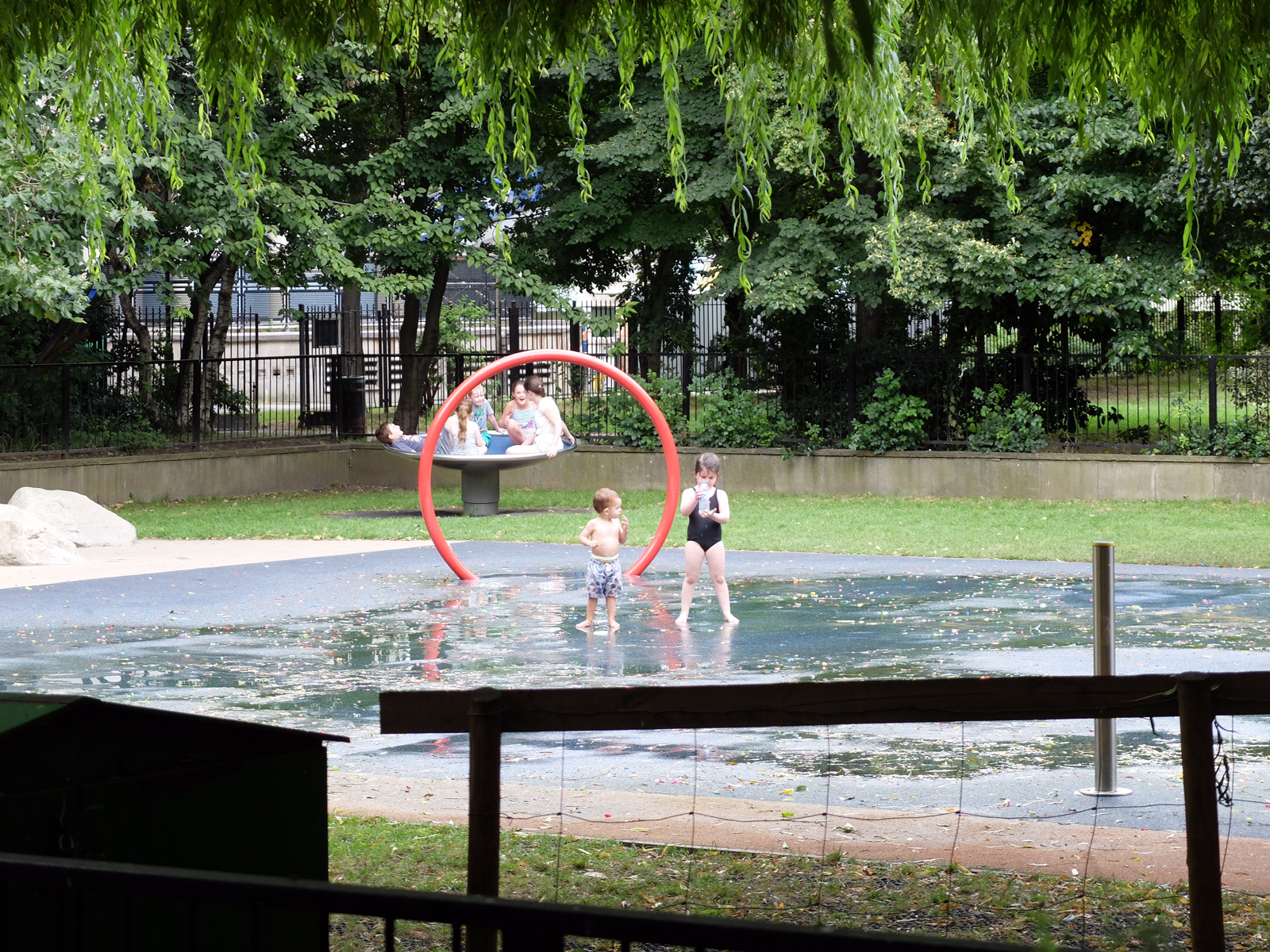 King-Sq-Gardens-paddling-pool