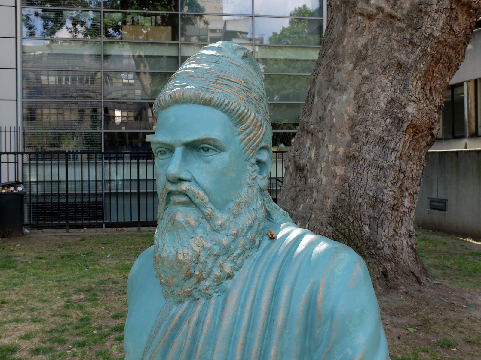 Thiruvalluvar-Statue-SOAS