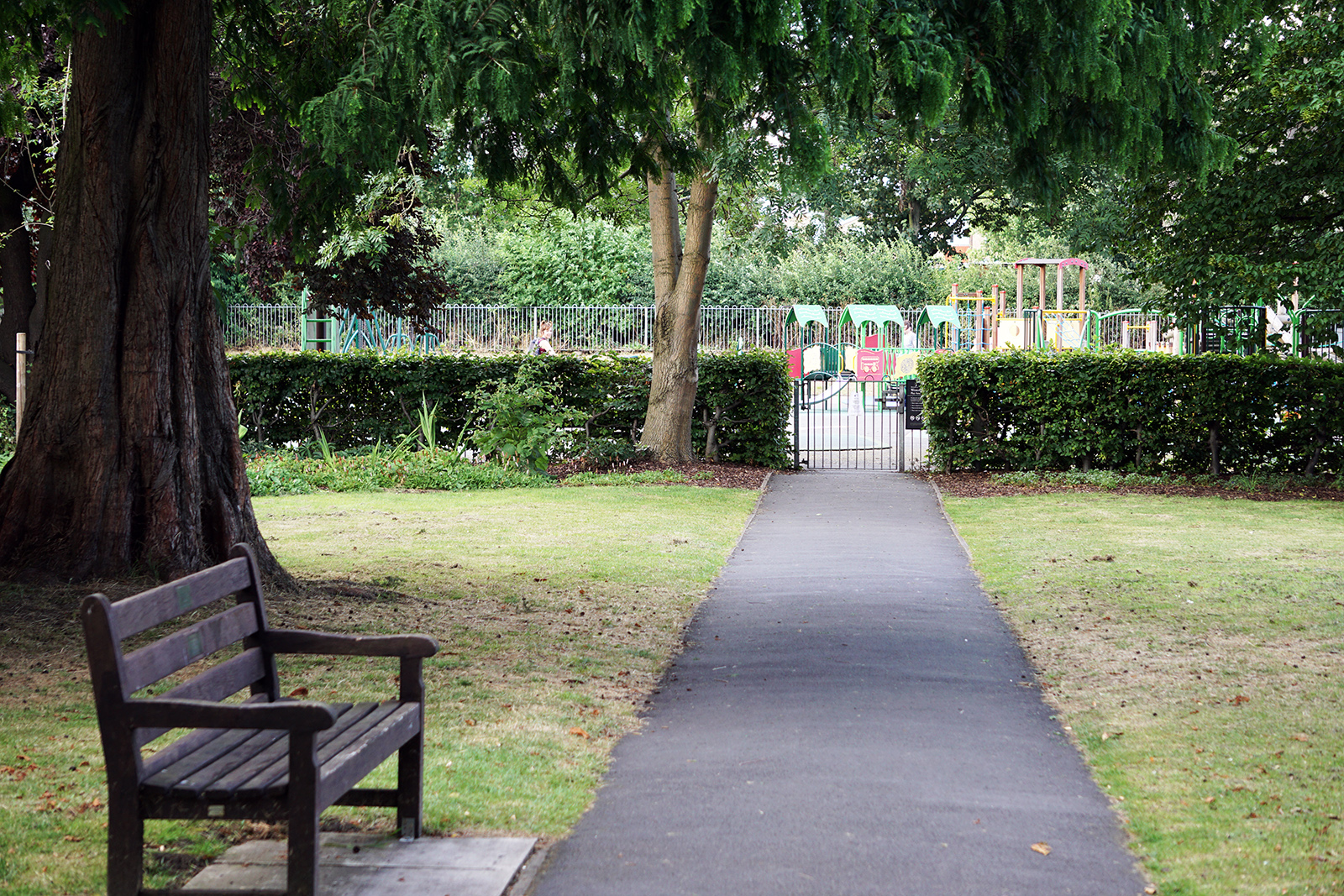 2016-08-03-Richmond_Kew-Green_WW1-Memorial-Garden_Summer_Landscape