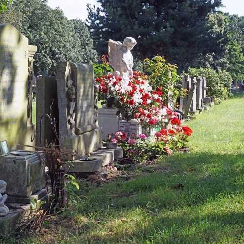 2016-08-03-Richmond_Mortlake-Cemetery-and-Crematorium_Summer_Detail_RIP