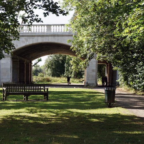 2016-08-03-Richmond_Summer_Thames-Path_Landscape_Small-Breathing-Space-at-Chiswick-Bridge