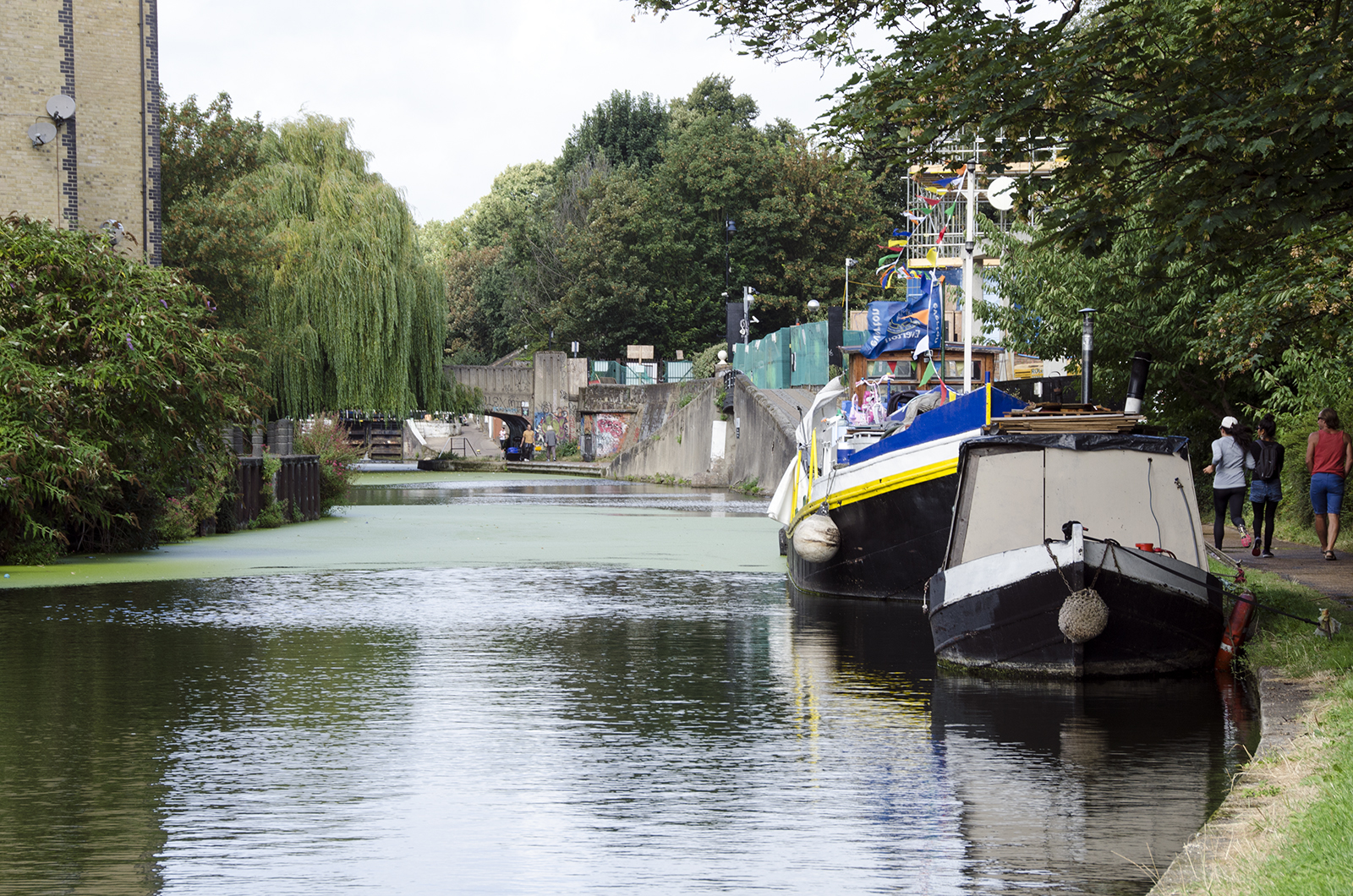 2016-08-20-Tower-Hamlets_Regents-Canal-at-Victoria-Park_Summer_Landscape