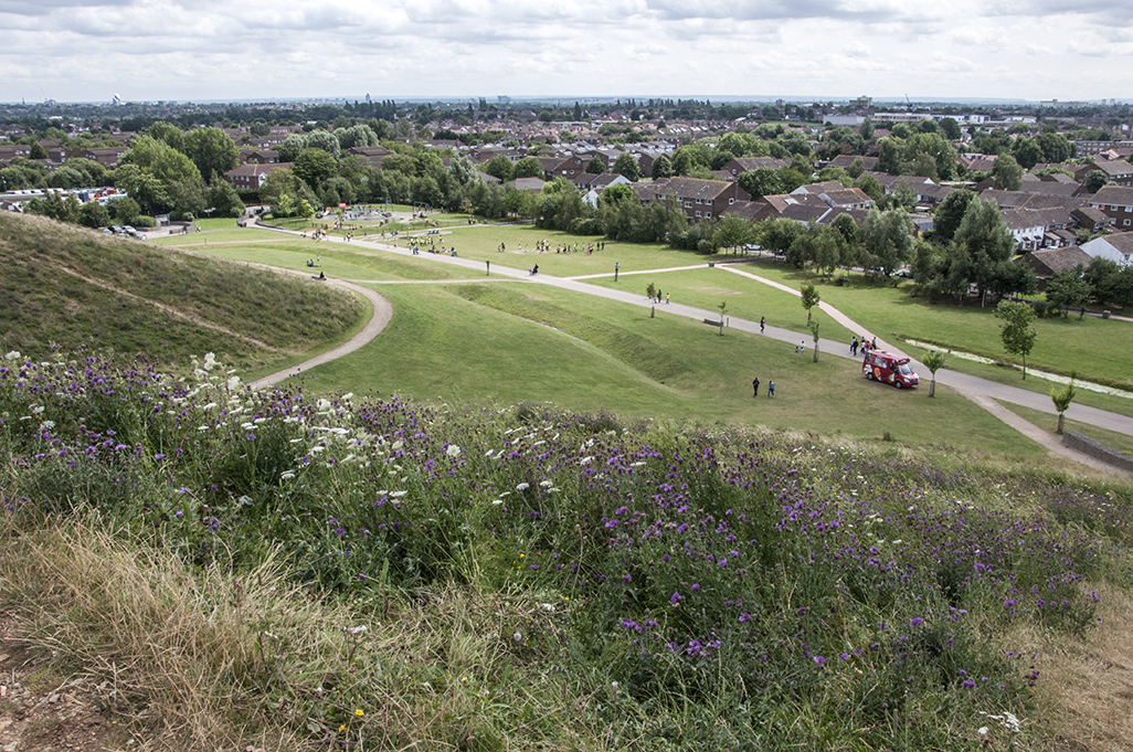 20160803_Ealing_Northala-Fields_View-of-the-west-from-the-highest-mound