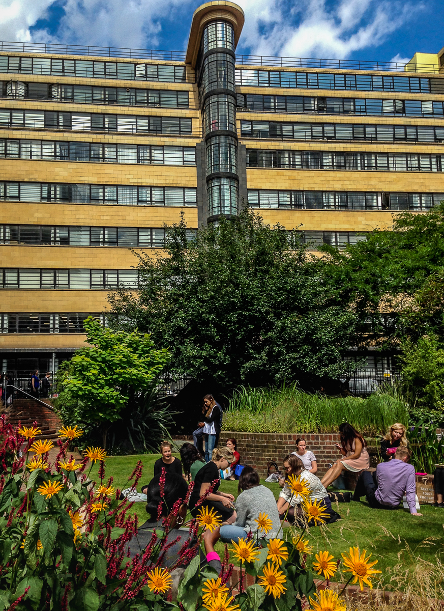 20160809_City-of-London_Potsoken-Street-Garden_Blooming-Sunny